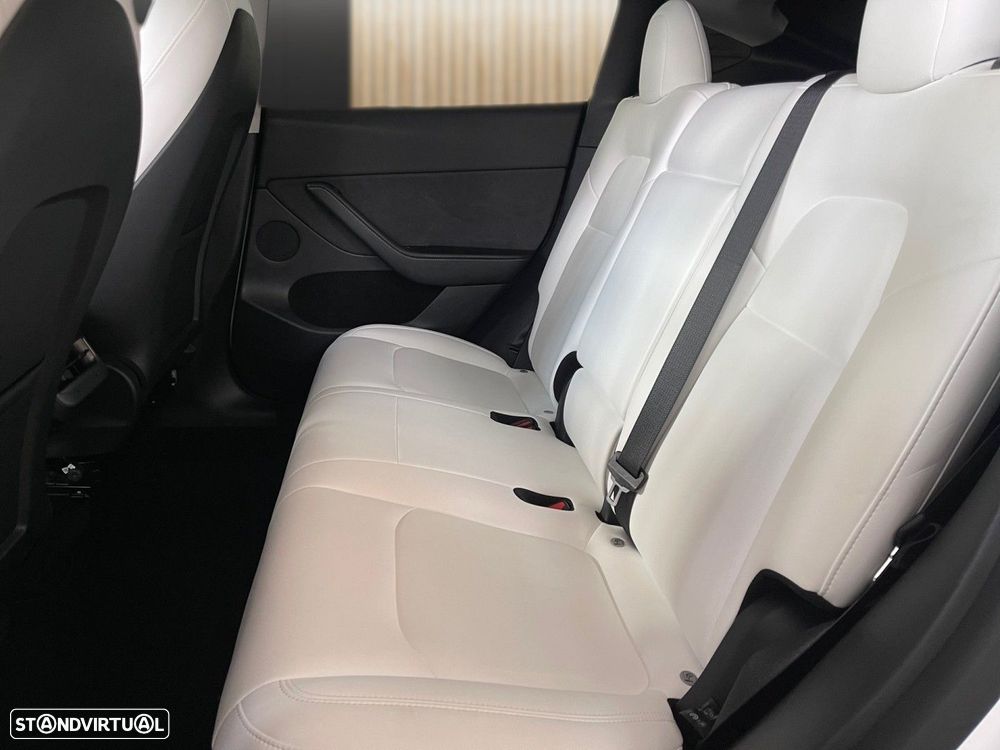 Tesla Model Y Long Range Dual Motor AWD - 6