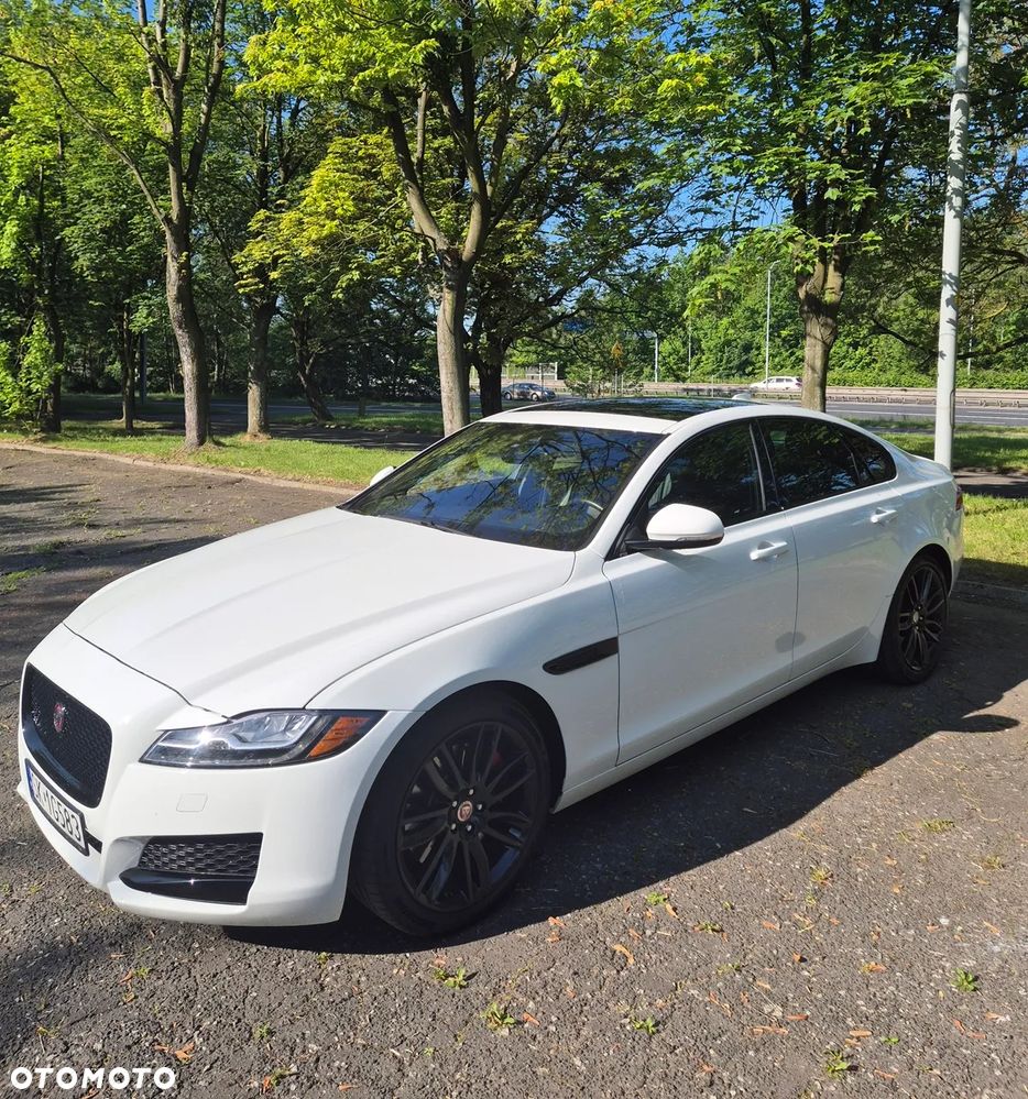 Jaguar XF 2.0 T Prestige - 8