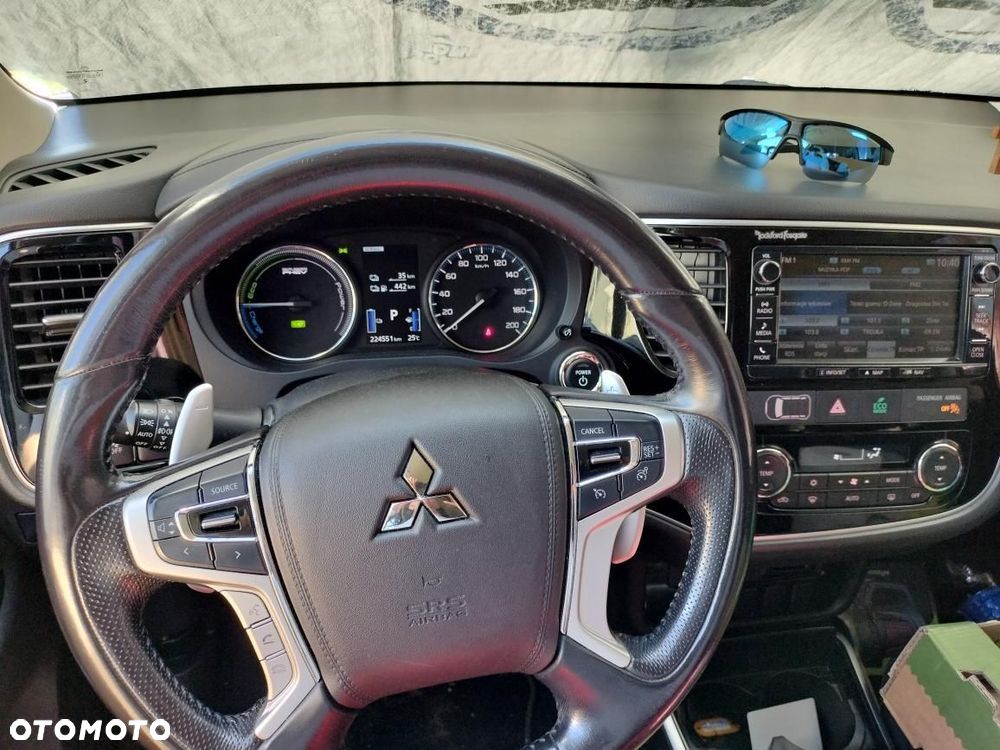 Mitsubishi Outlander - 4