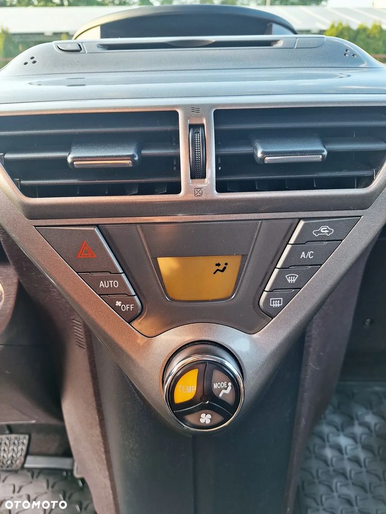 Toyota iQ 1.0 + - 32