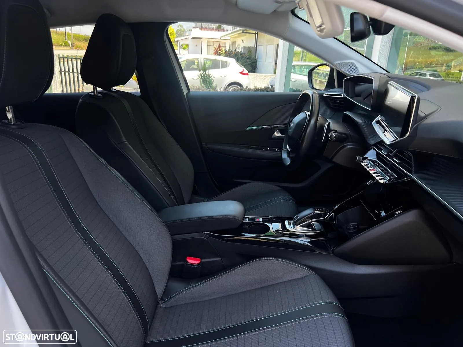 Peugeot 208 1.2 PureTech Allure Pack EAT8 - 17