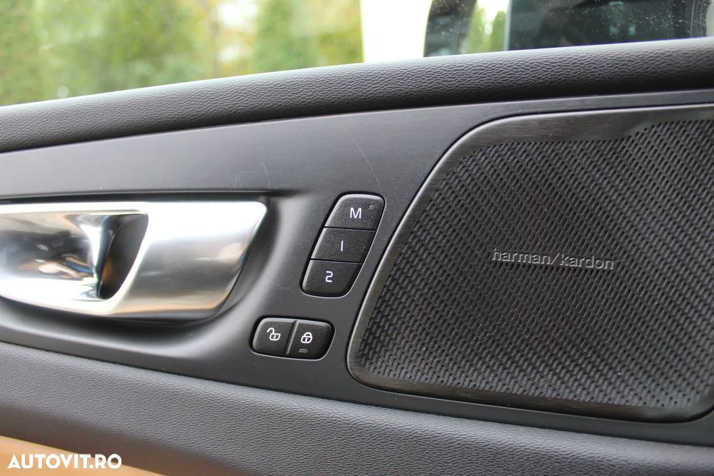 Volvo XC 60 - 22