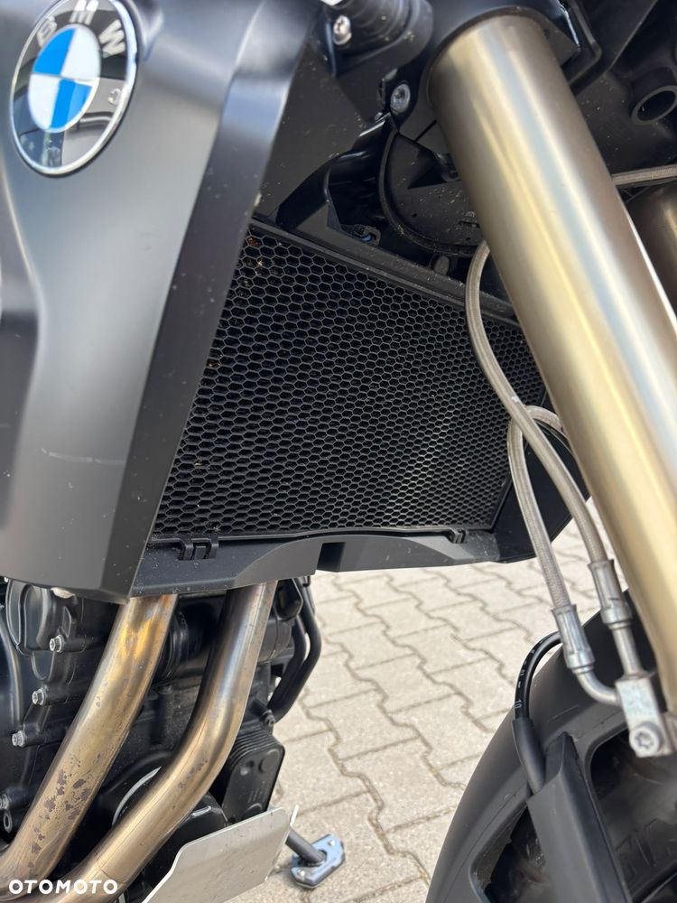 BMW F - 11