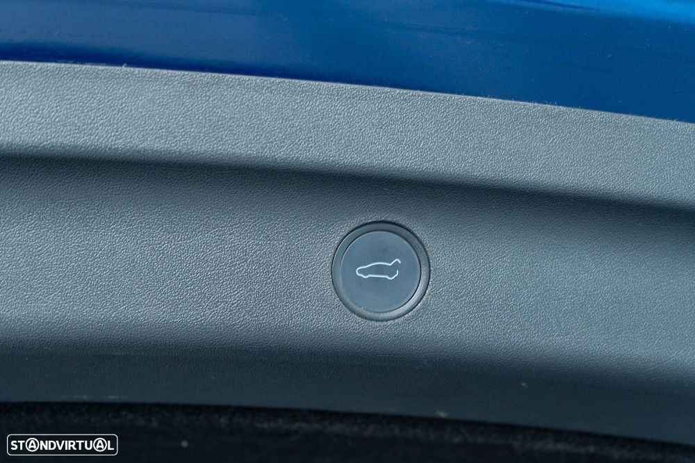 Tesla Model Y Long Range Dual Motor AWD - 27