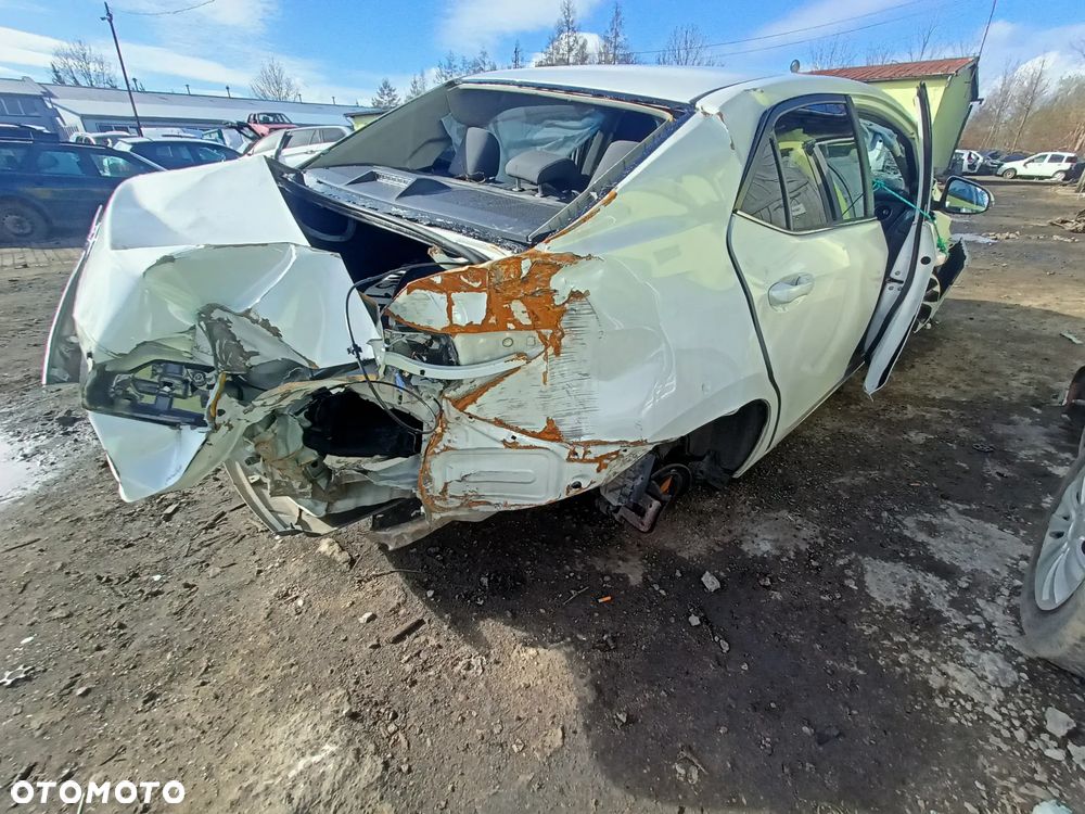 Toyota Corolla E16 Lift 2018r 1.6 16V - 7