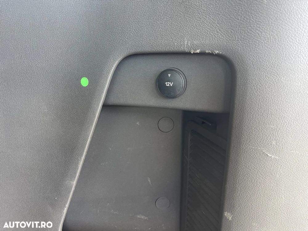 Ford Tourneo Custom - 24