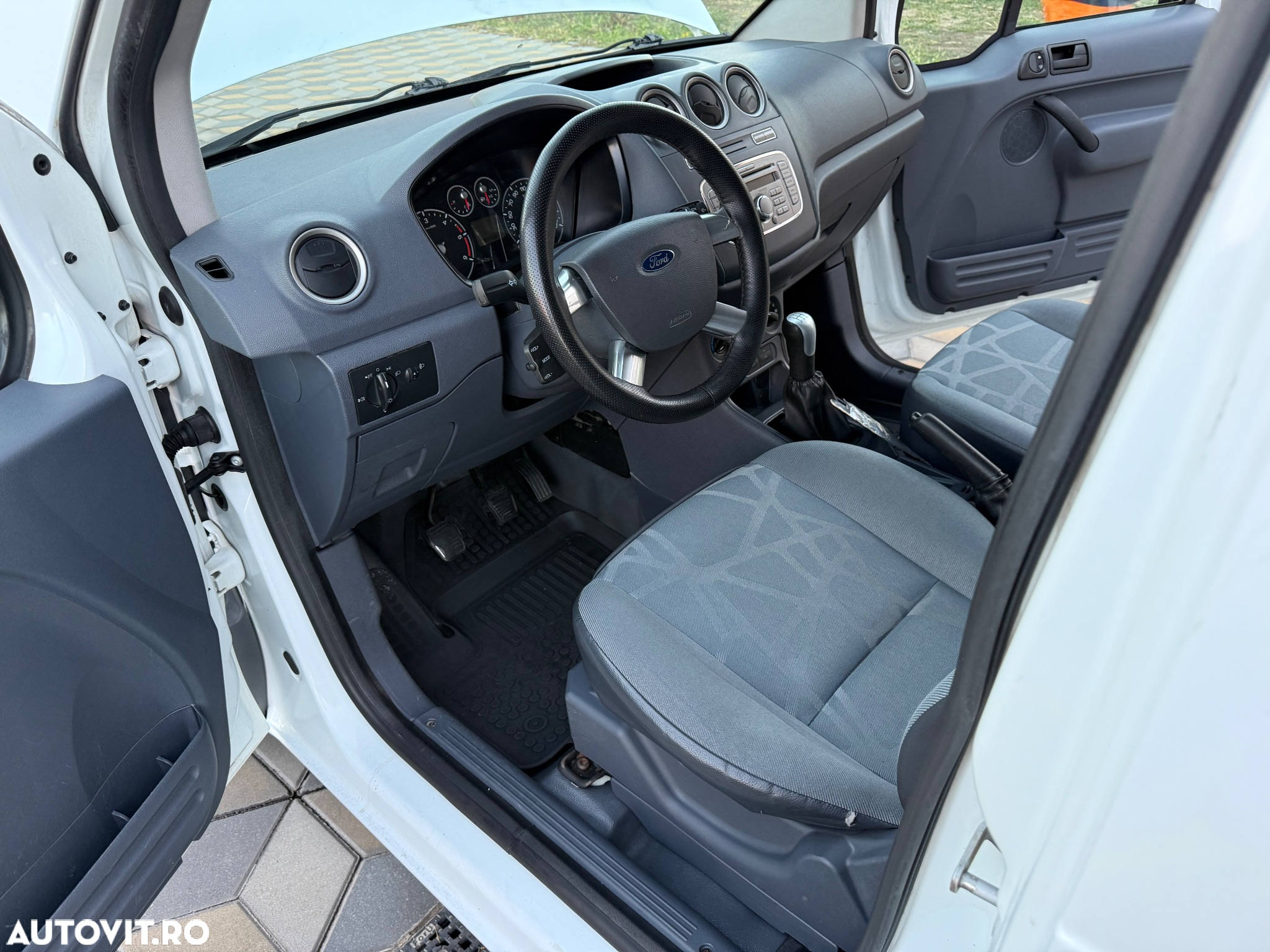 Ford Transit Connect - 17