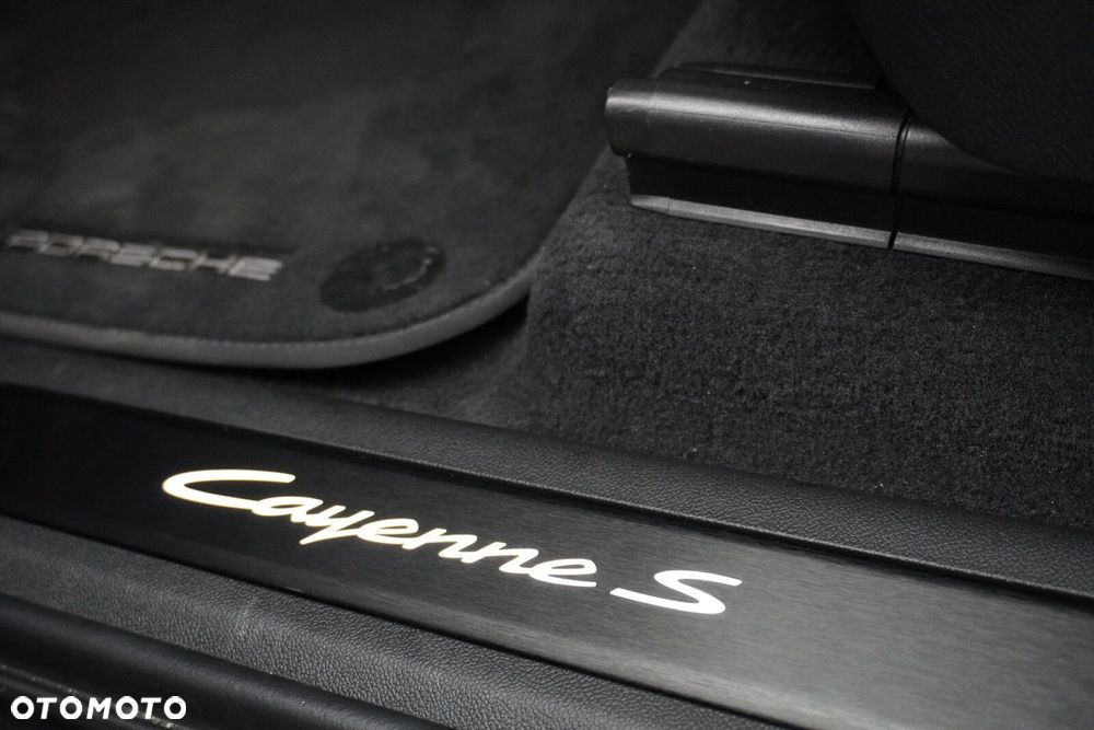 Porsche Cayenne - 19