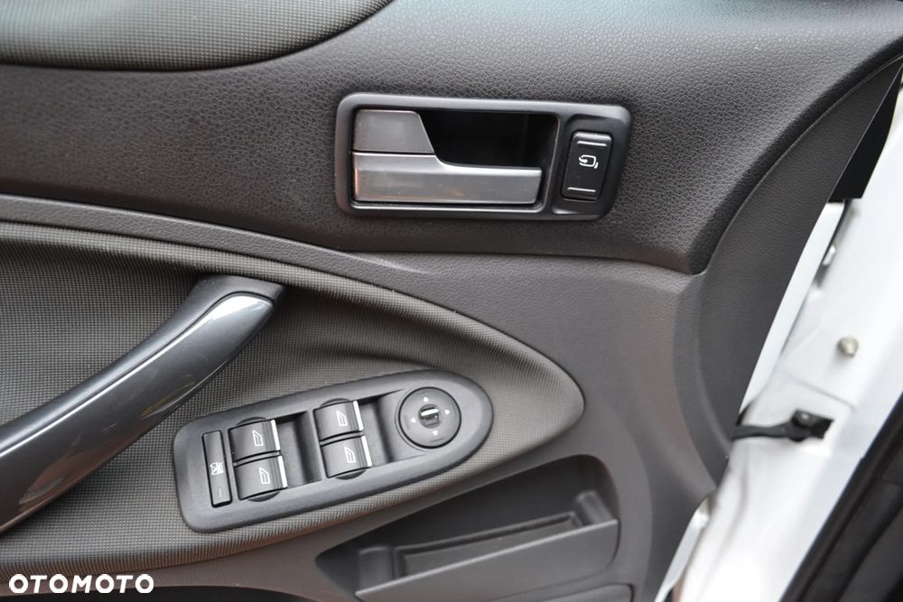 Ford Kuga - 31