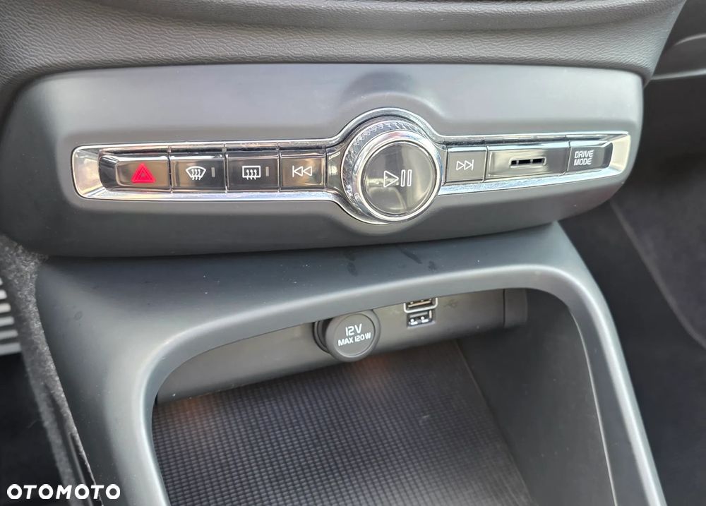 Volvo XC 40 D4 AWD Geartronic R-Design - 21