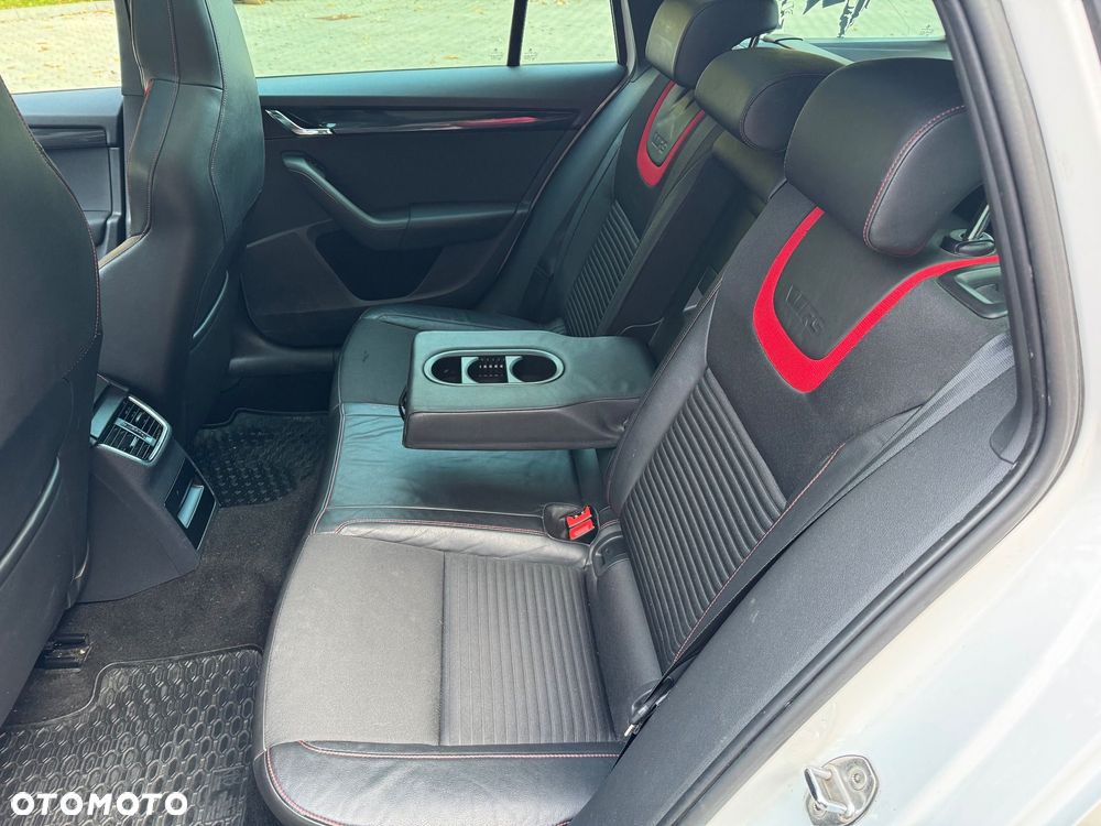 Skoda Octavia Combi 2.0 TDI RS - 24