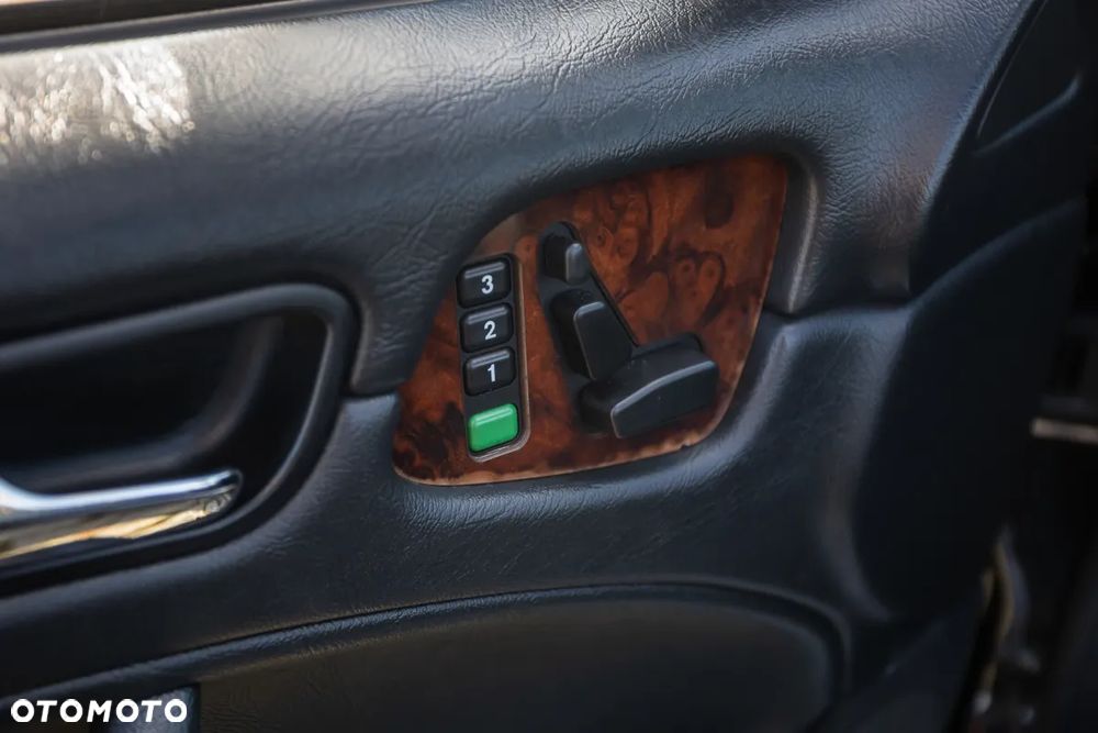 Mercedes-Benz CLK - 24