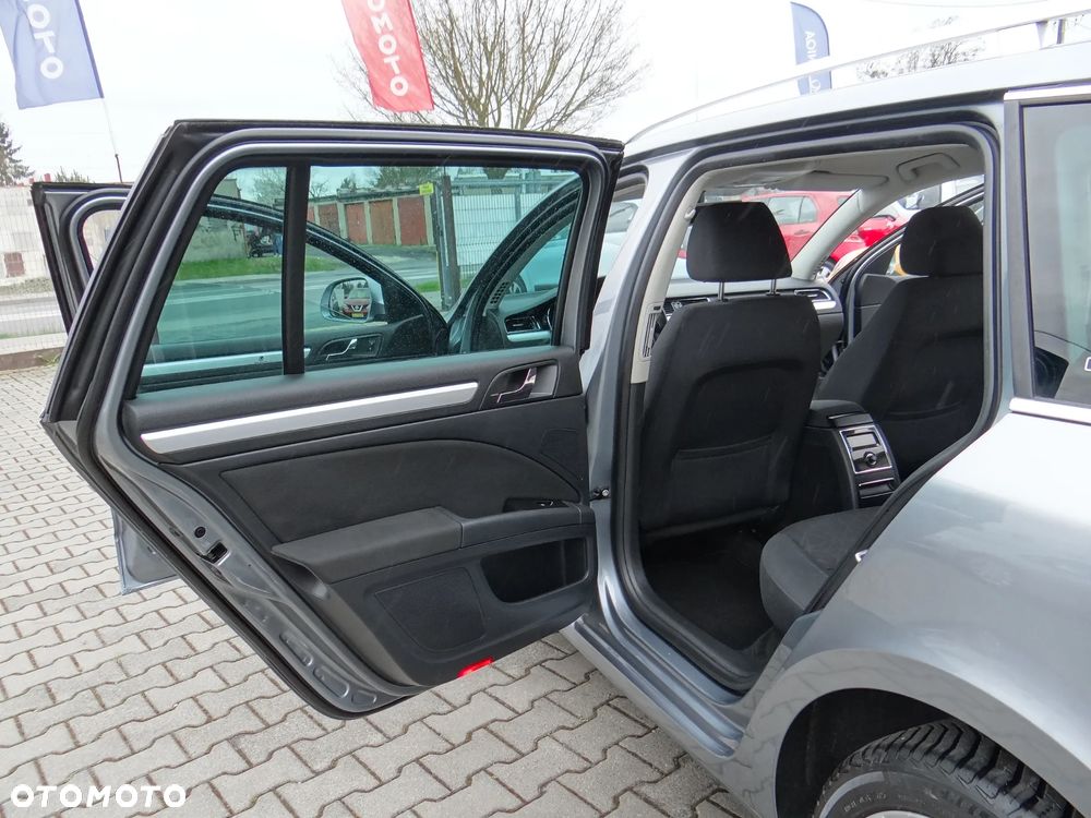 Skoda Superb 2.0 TDI DSG FAMILY - 36