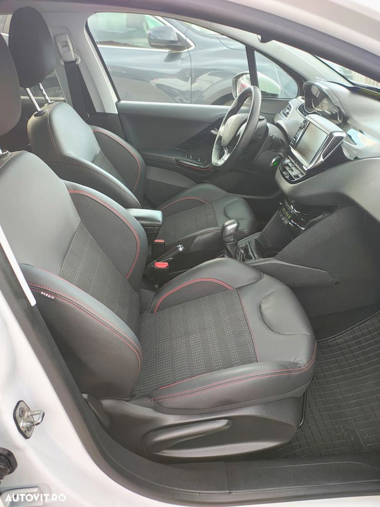 Peugeot 208 - 5