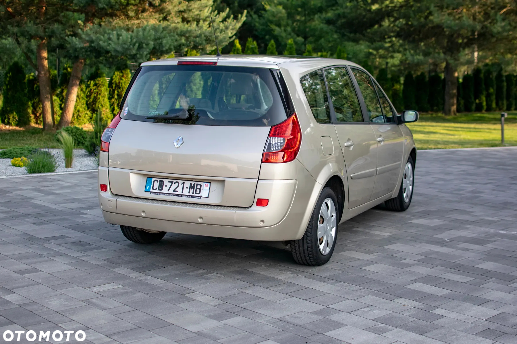 Renault Grand Scenic - 24