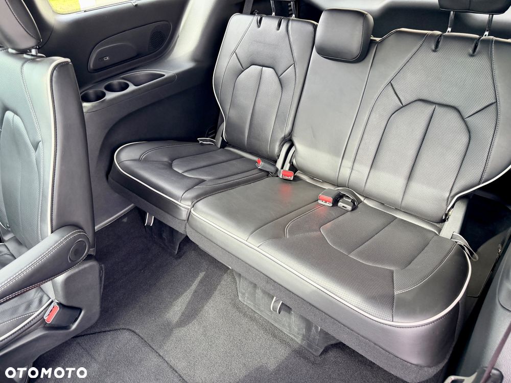 Chrysler Pacifica - 33