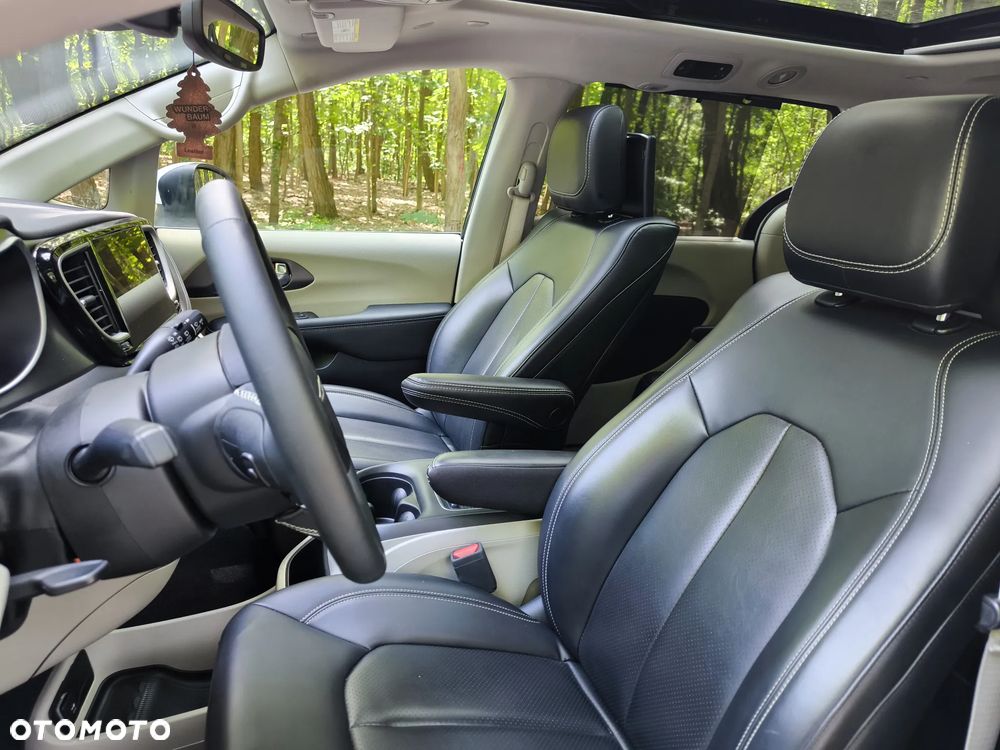 Chrysler Pacifica - 22