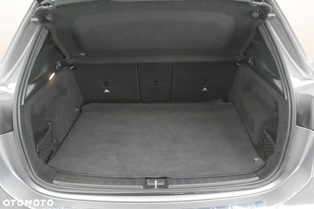 Mercedes-Benz GLA - 16