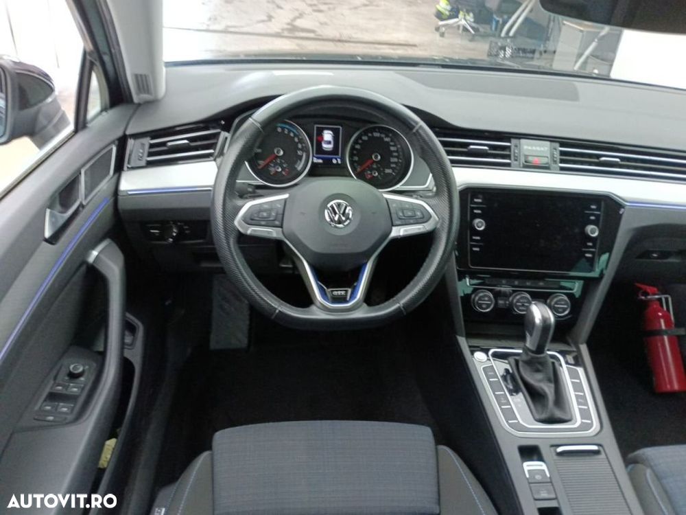 Volkswagen Passat - 4