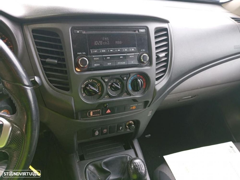 Mitsubishi L200 2.4 DI-D Club 4WD C/IVA - 3