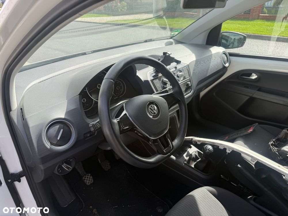Volkswagen up! (BlueMotion Technology) sound - 12