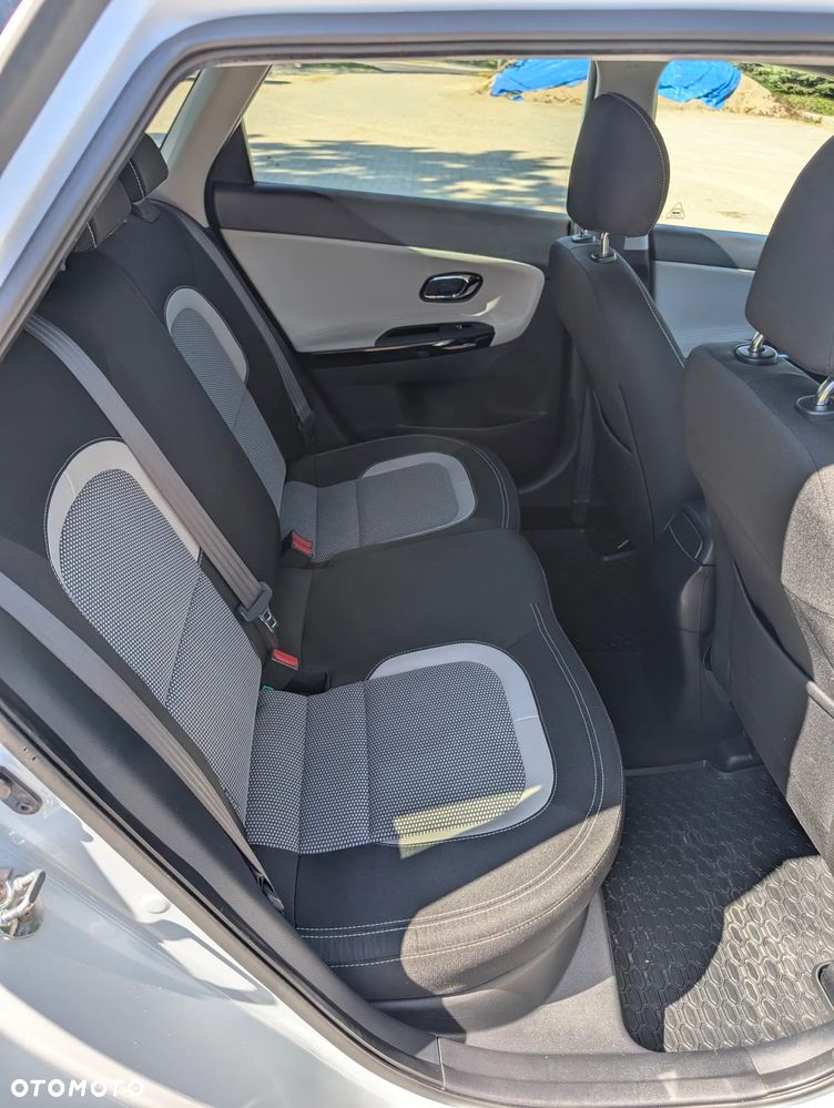 Kia Ceed - 12
