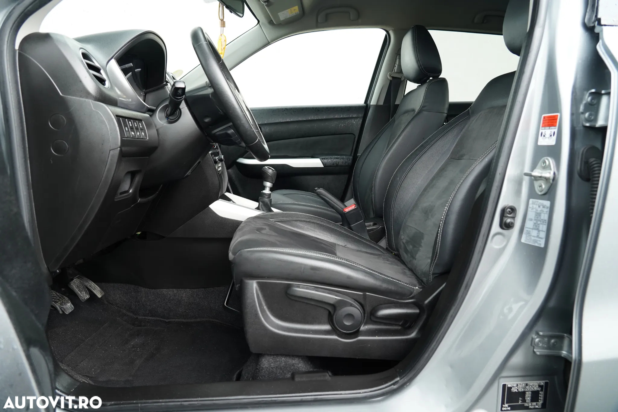 Suzuki Vitara 1.6 DDIS 4X4 Luxus - 12