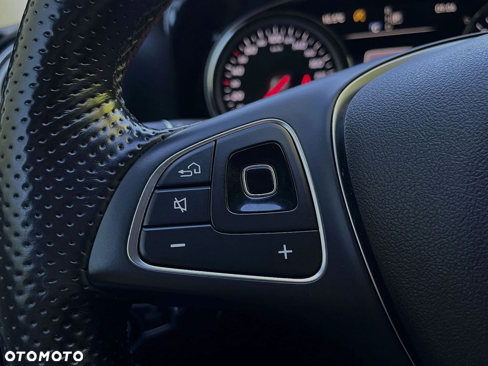 Mercedes-Benz Klasa E 220 d 4-Matic 9G-TRONIC - 22