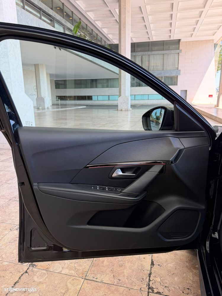 Peugeot e-208 GT - 29