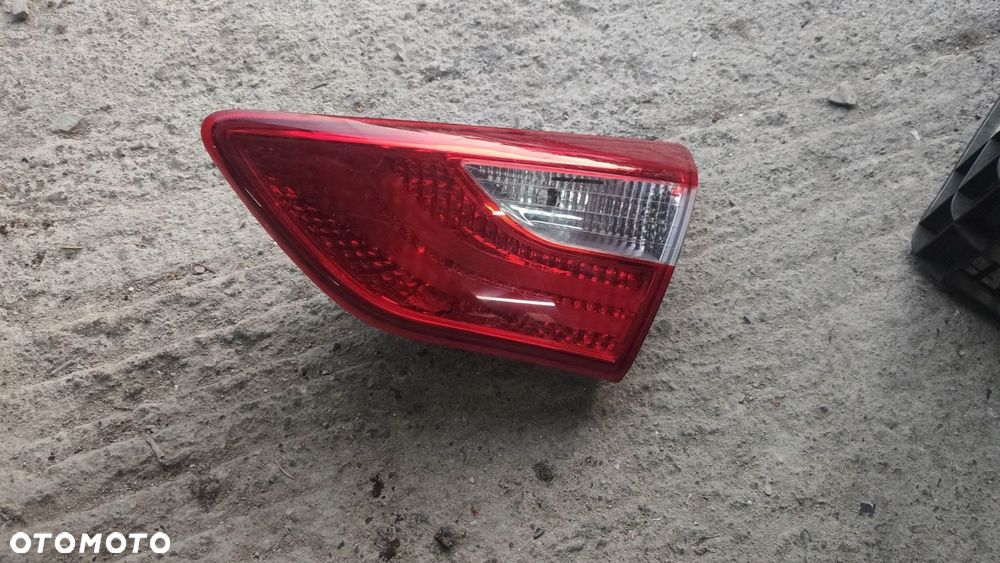 EU LAMPA PRAWY TYŁ W KLAPE HYUNDAI I30 II 12- H/B - 1