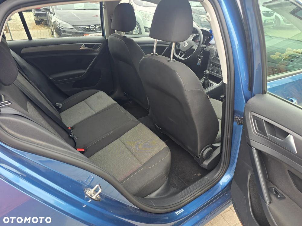 Volkswagen Golf - 10