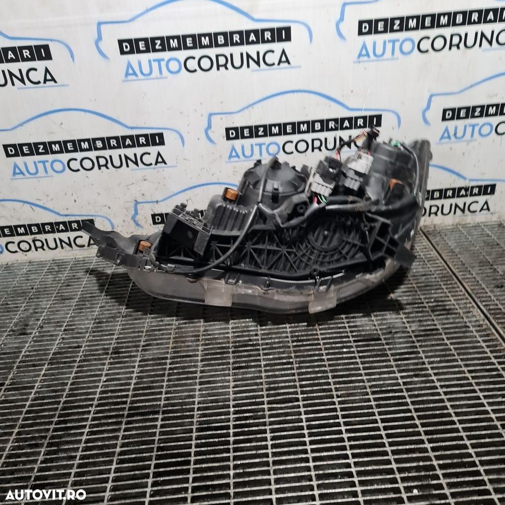 Far Dreapta Mitsubishi ASX Facelift 2016 2016 - 2018 SUV 4 Usi (1337) Cu lupă - 4