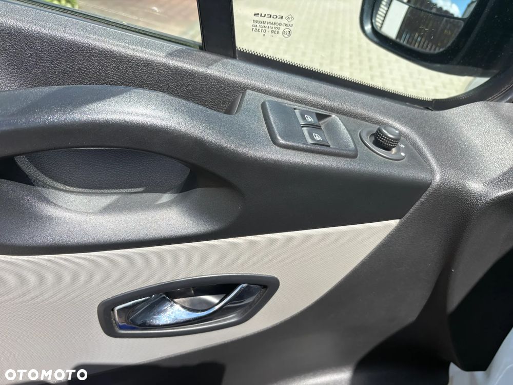 Renault Trafic - 26