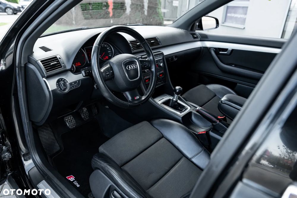 Audi A4 Limousine - 15