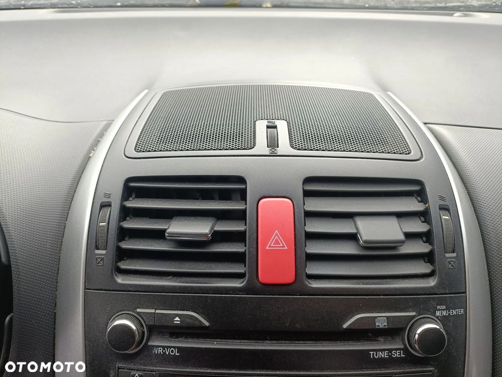 TOYOTA AURIS I 06-12 LIFT 2010 r. 5D kratki nawiewu środkowe   * - 1