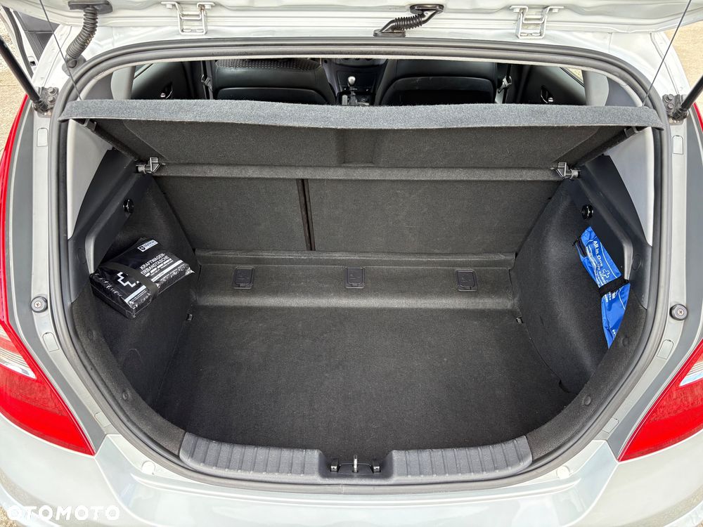 Hyundai i30 1.6 Classic + - 26