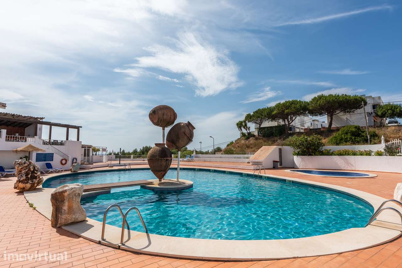 Apartamento T2 no térreo reformado com vista para o mar e grande terra - Grande imagem: 2/26