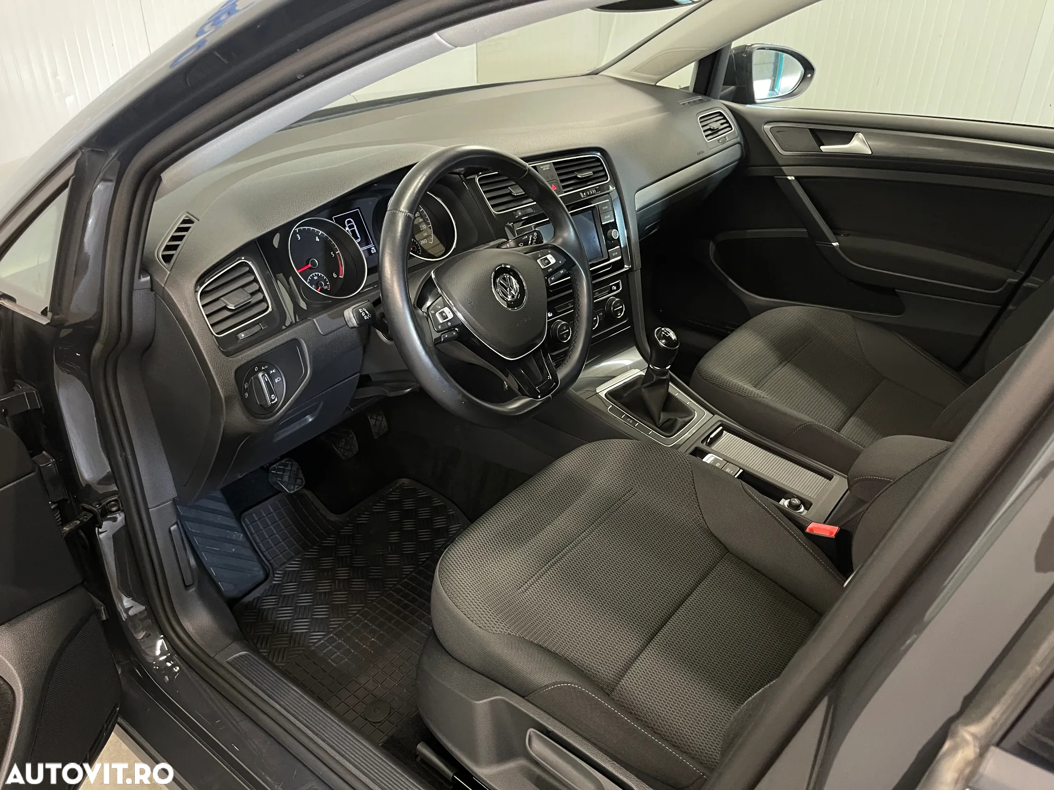 Volkswagen Golf 1.6 TDI Comfortline - 5