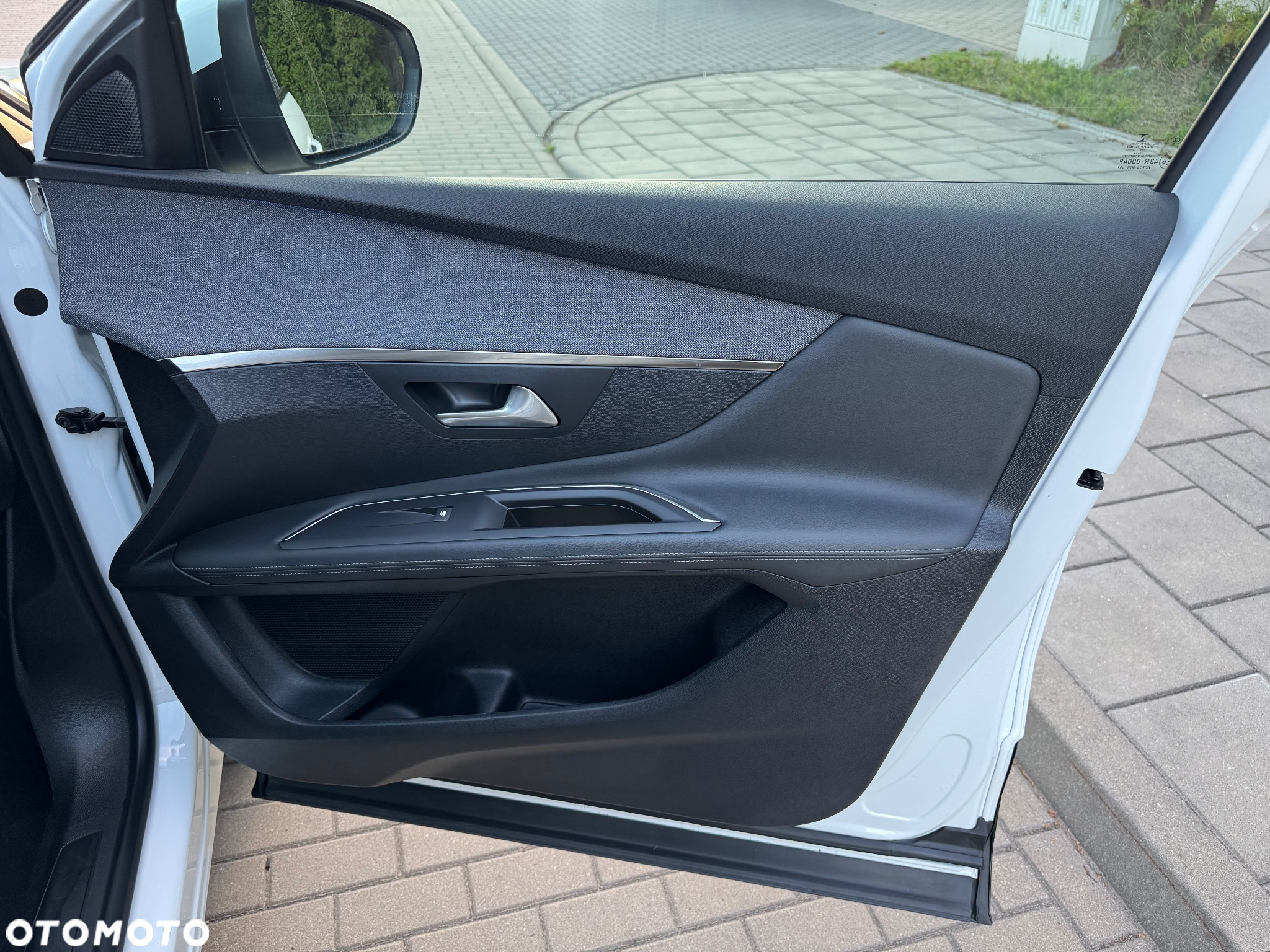 Peugeot 3008 PureTech 130 Stop & Start GPF EAT8 Allure Business-Paket - 29