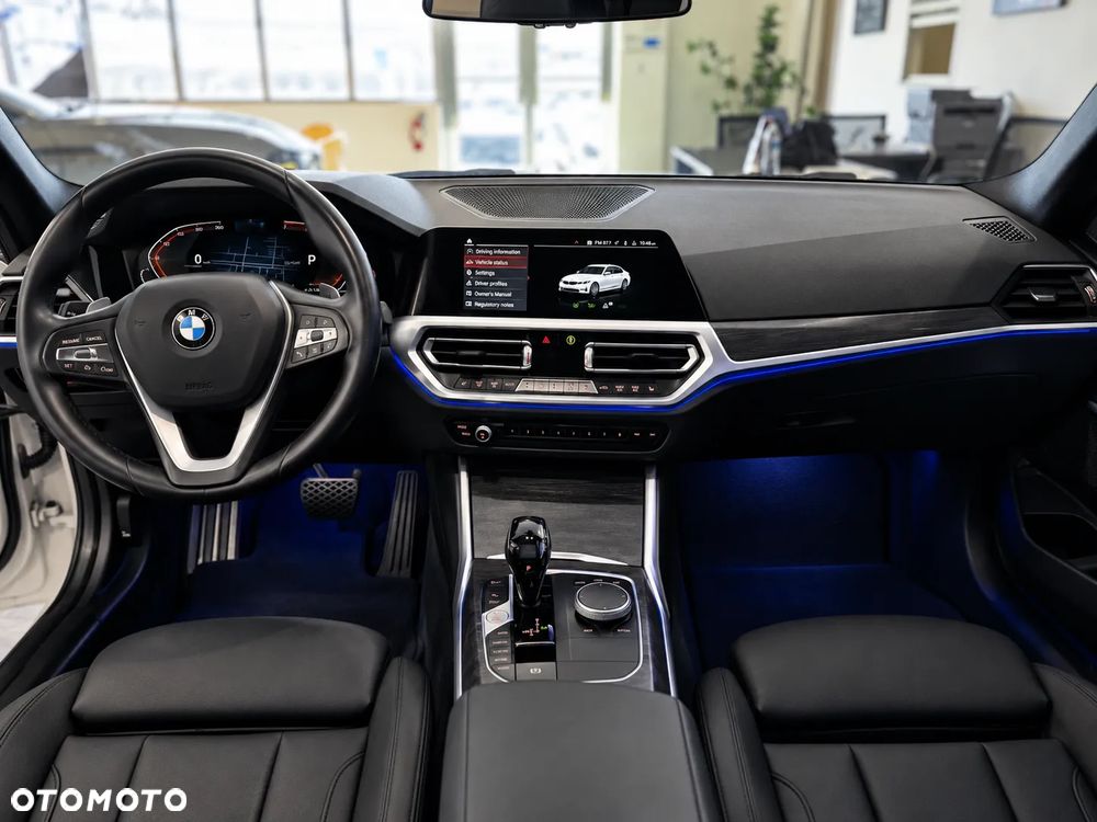BMW Seria 3 330i M Sport - 8