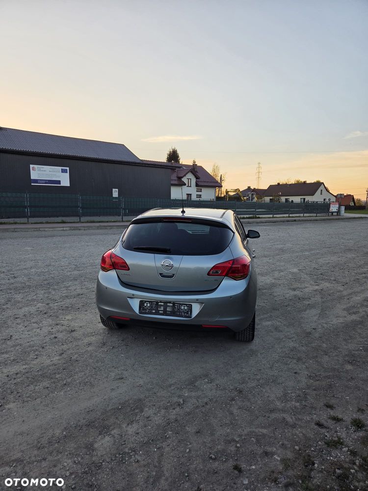 Opel Astra 1.4 ecoFLEX Cosmo - 8