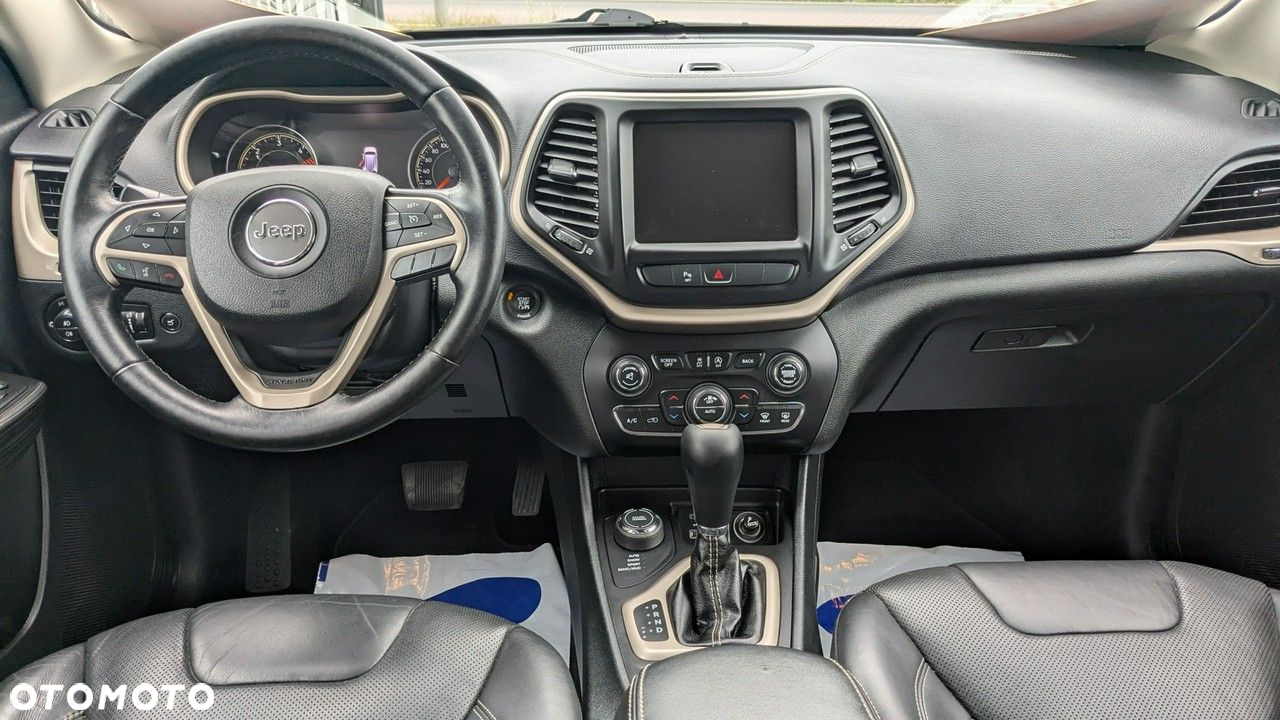 Jeep Cherokee - 23