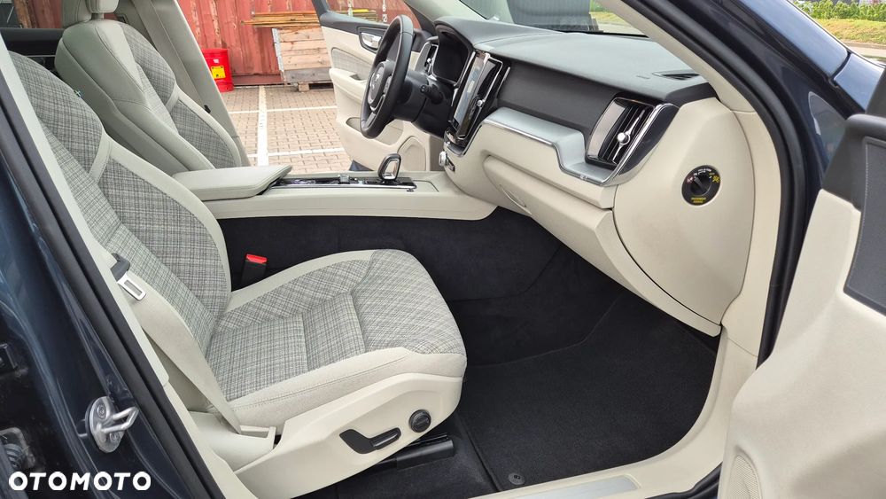 Volvo XC 60 T6 Plug-In Hybrid AWD Inscription Expression - 25