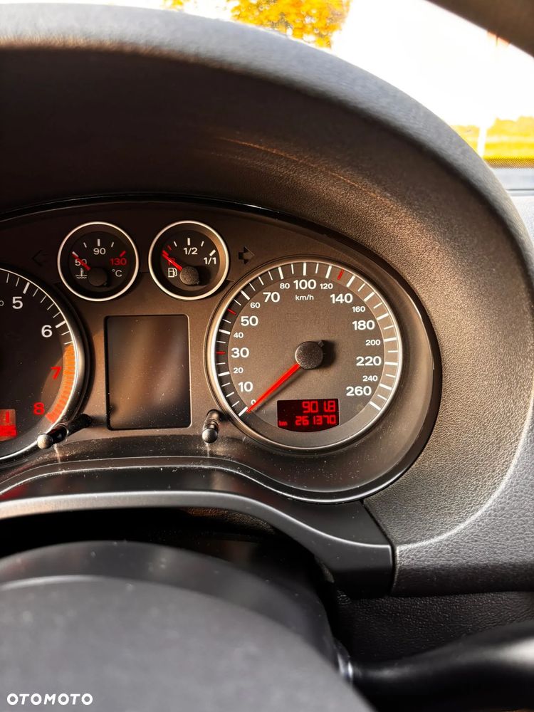 Audi A3 3-drzwiowe 2.0 FSI Attraction - 11