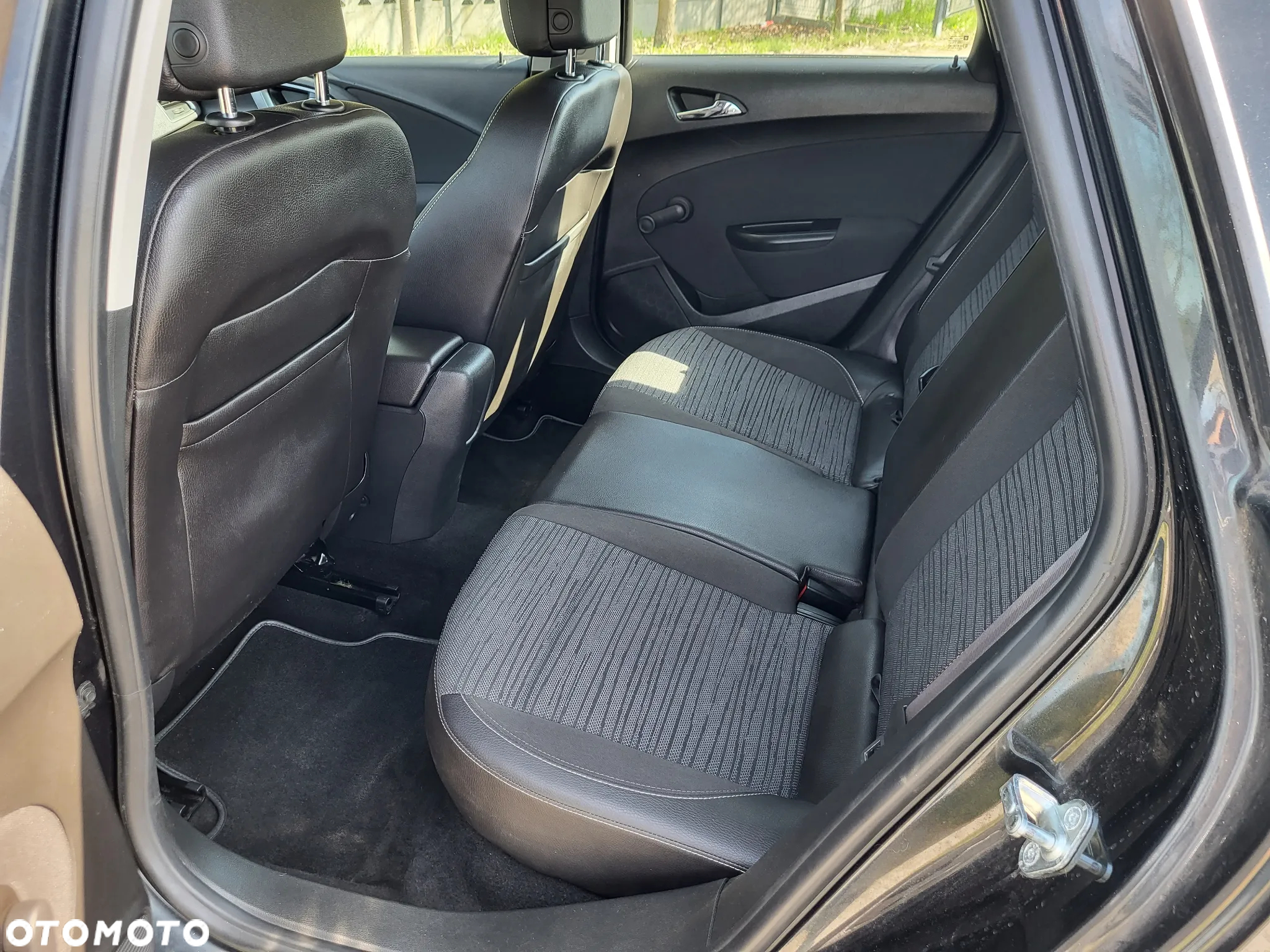 Opel Astra IV 1.4 T Cosmo - 16