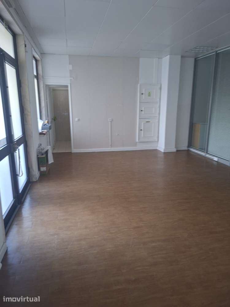 Imóvel comercial para arrendar em Mem Martins - Grande imagem: 4/5