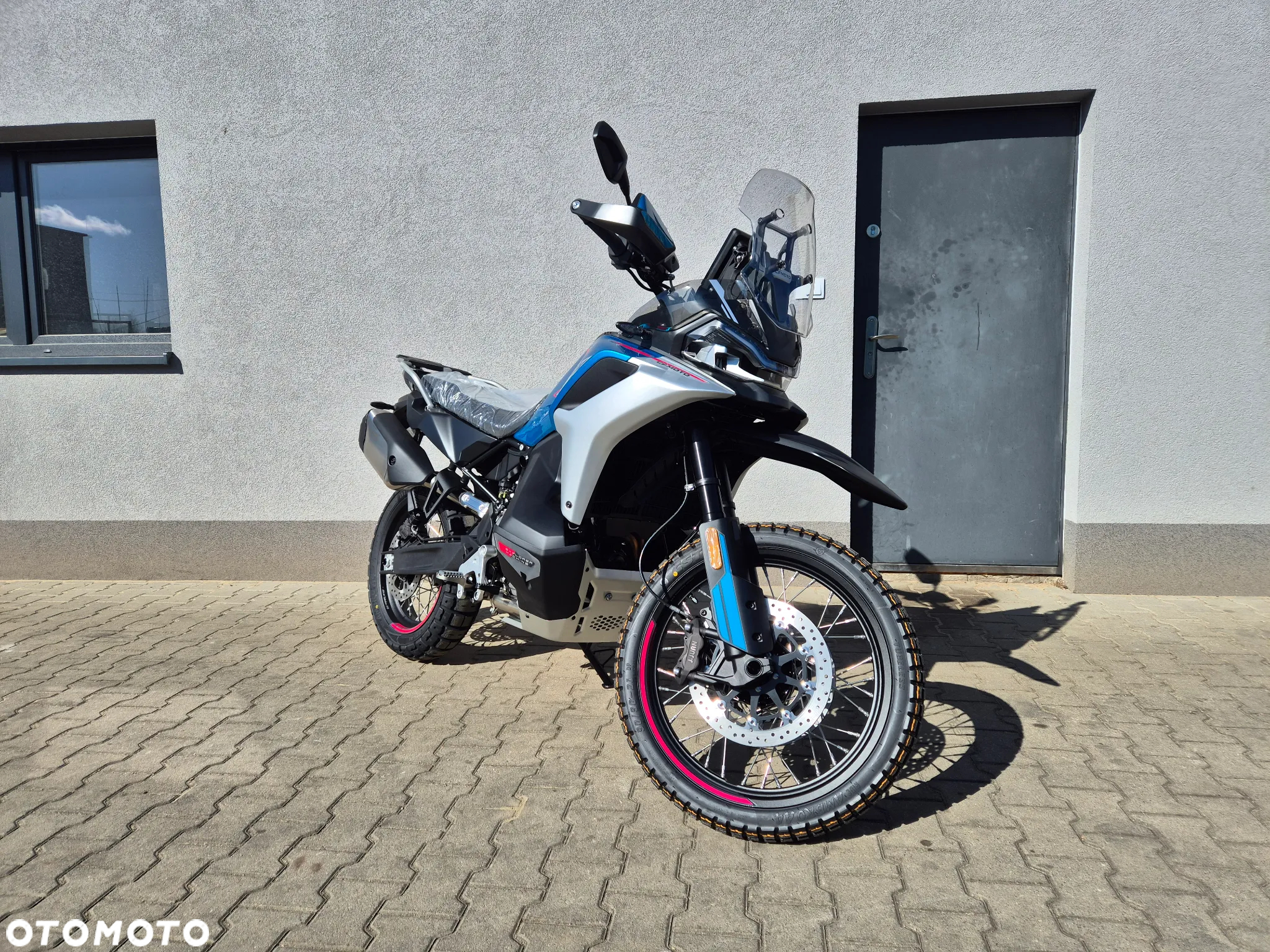 CFMoto MT - 10