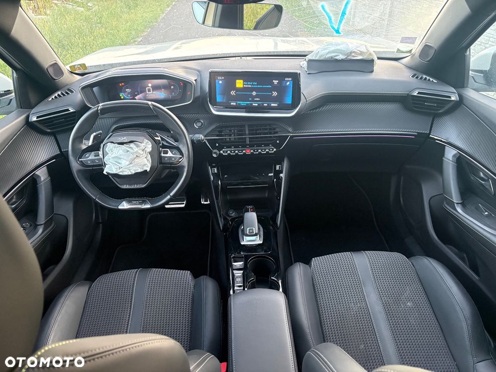 Peugeot 2008 PureTech 130 EAT8 GT - 16