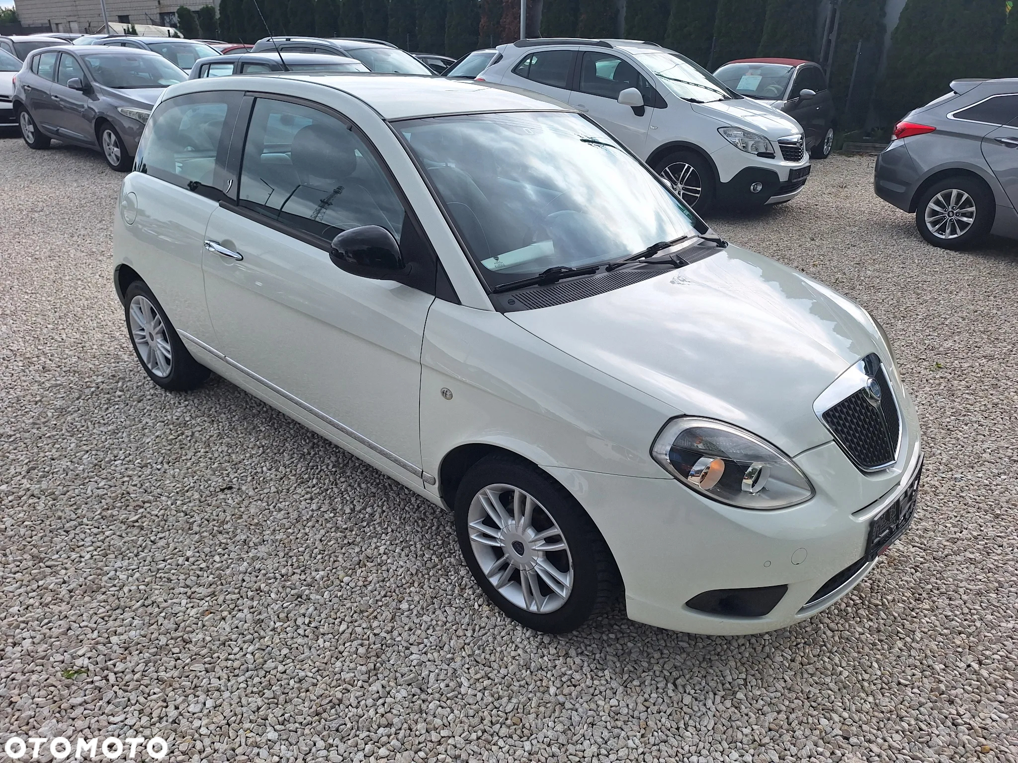 Lancia Ypsilon 1.2 8V Argento (4 os.) - 14