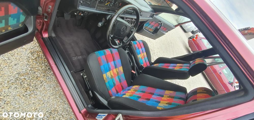 Mercedes-Benz W201 (190) - 12